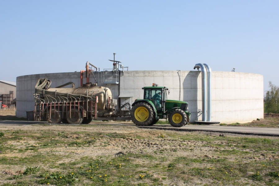 Slurry warehousing by the stable for dairy cows - Červené Janovice 